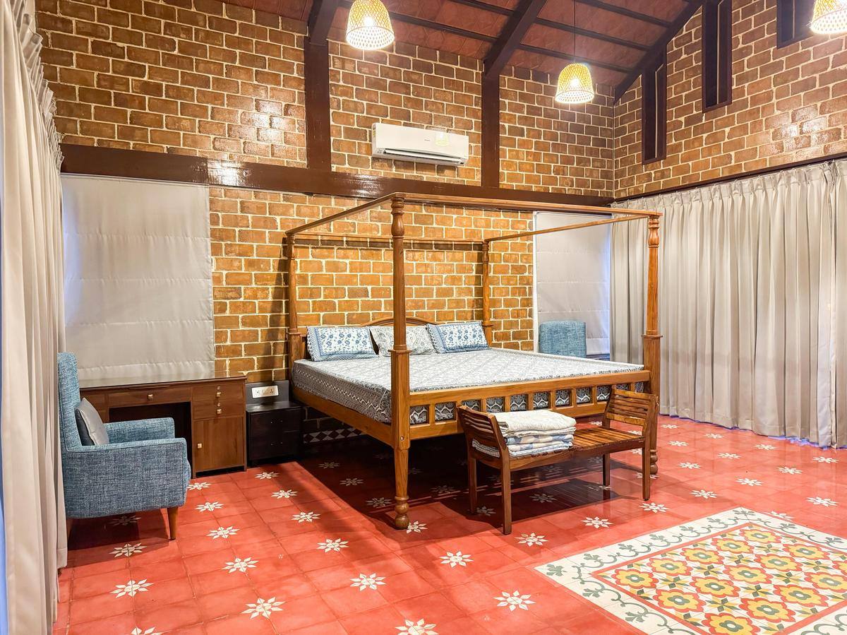 A four-poster suite