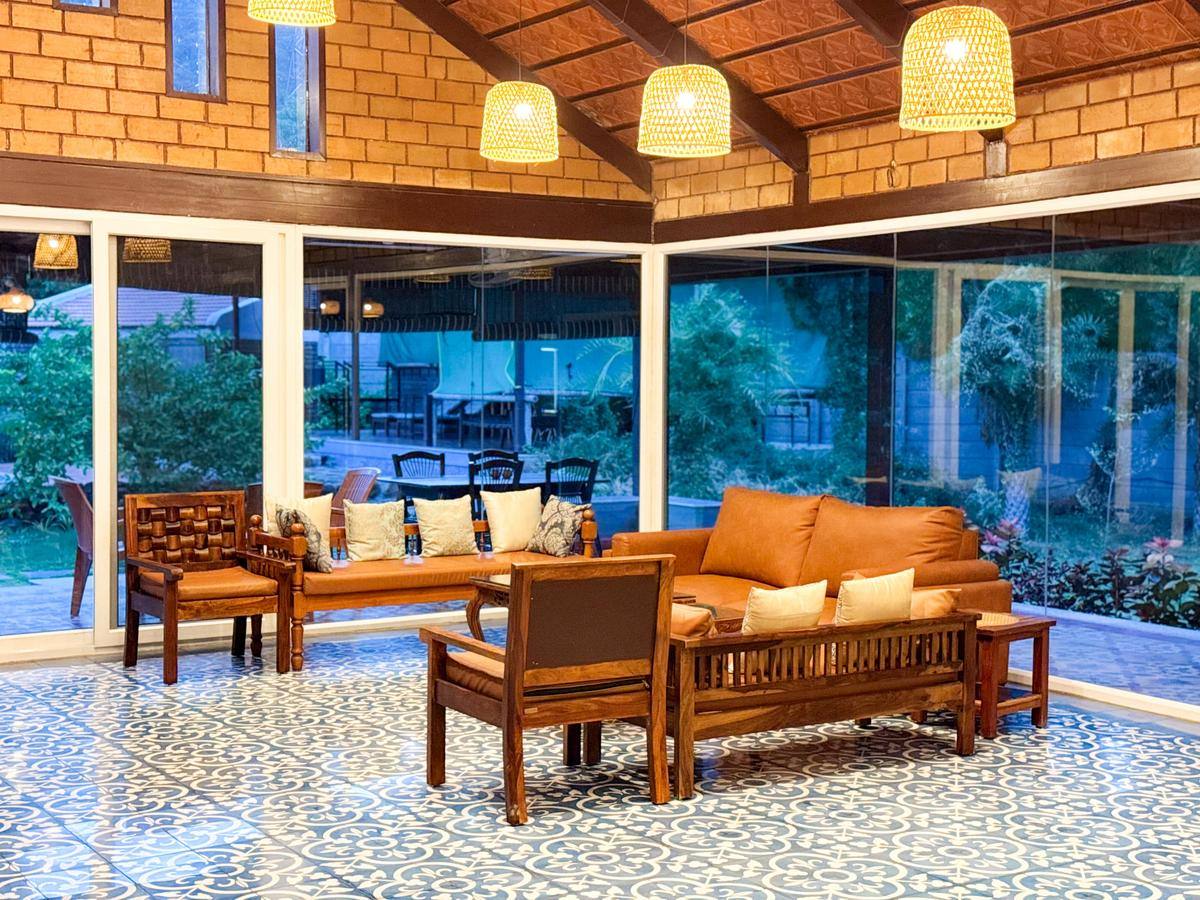 The lounge, warm evenings
